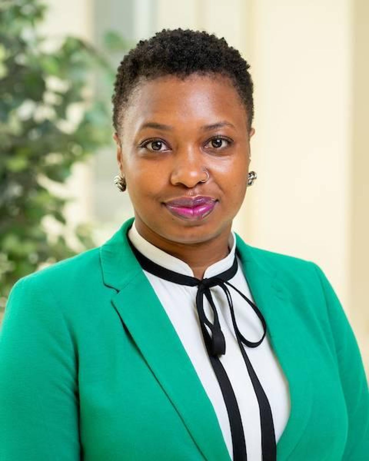 Portrait Dr. Dominique C. Hill